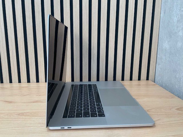 Apple - macbook pro a1707 i7 - laptop - afbeelding 2 van  7