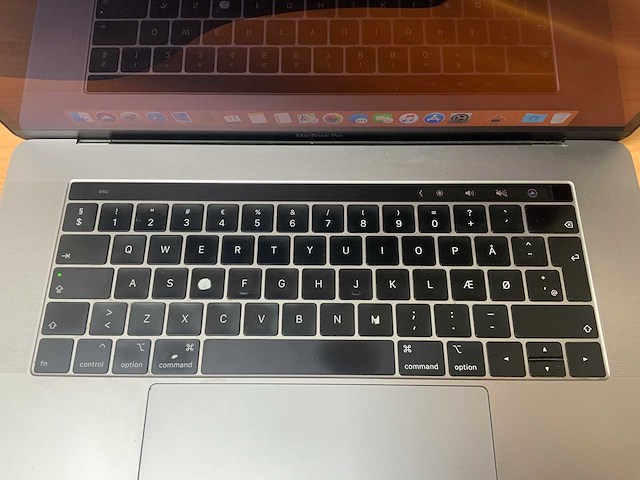 Apple - macbook pro a1990 i9 - laptop - afbeelding 3 van  6