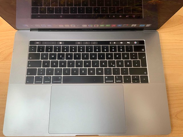 Apple - macbook pro a1990 i9 - laptop - afbeelding 4 van  7
