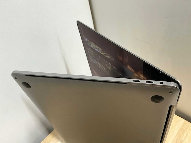 Apple - macbook pro a1990(i9) - laptop - afbeelding 5 van  6