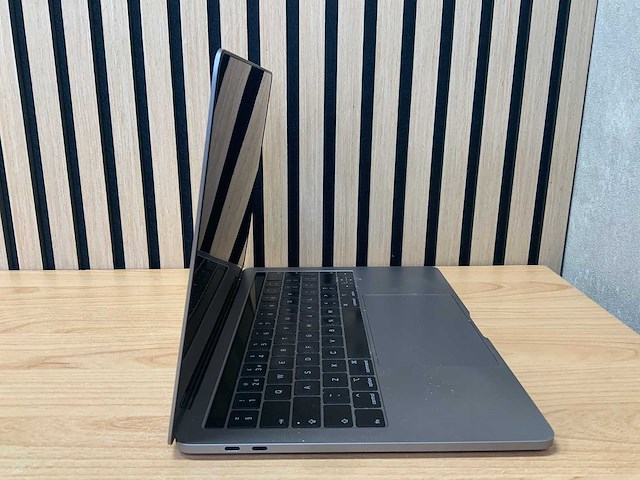 Apple - macbook pro a2159 i5 - laptop - afbeelding 2 van  7