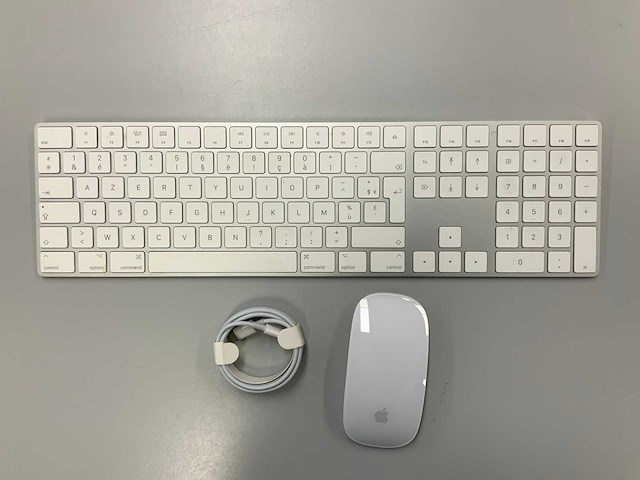 Apple - magic azerty(frans) keyboard with numeric keypad & magic mouse - afbeelding 1 van  2