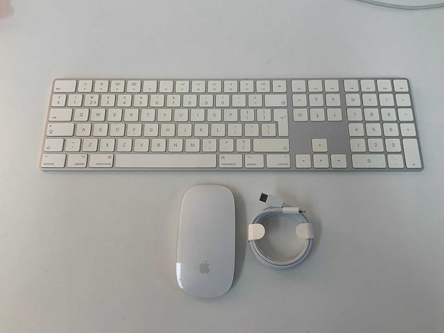 Apple - magic qwerty keyboard with numeric keypad & magic mouse - afbeelding 1 van  2