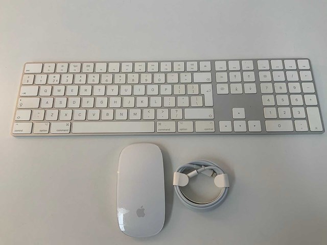 Apple - magic qwerty keyboard with numeric keypad & magic mouse - afbeelding 1 van  2
