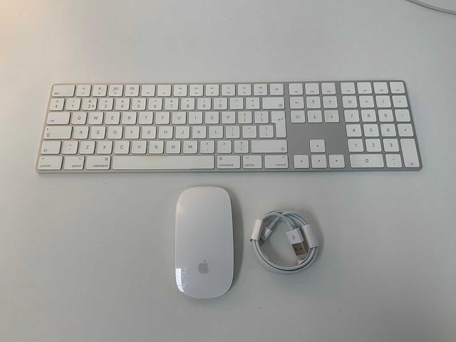 Apple - magic qwerty keyboard with numeric keypad & magic mouse - afbeelding 1 van  2