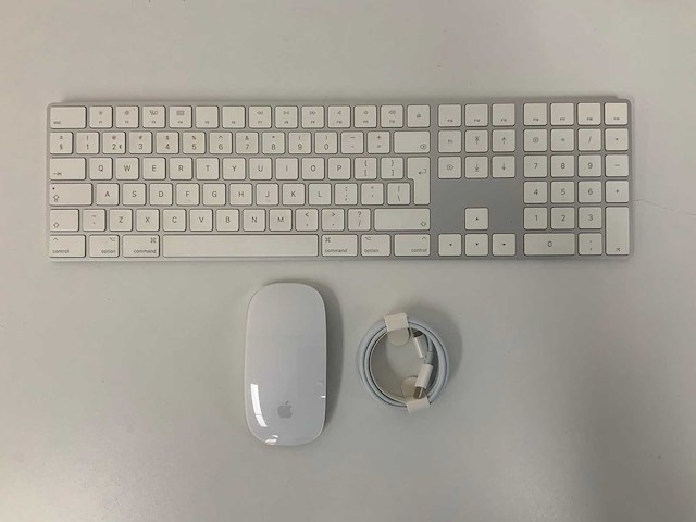 Apple - magic qwerty keyboard with numeric keypad & magic mouse - afbeelding 1 van  2