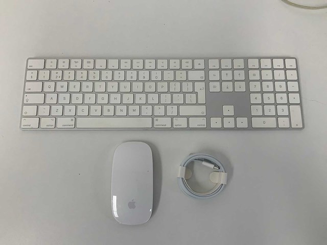 Apple - magic qwerty keyboard with numeric keypad & magic mouse - afbeelding 1 van  2
