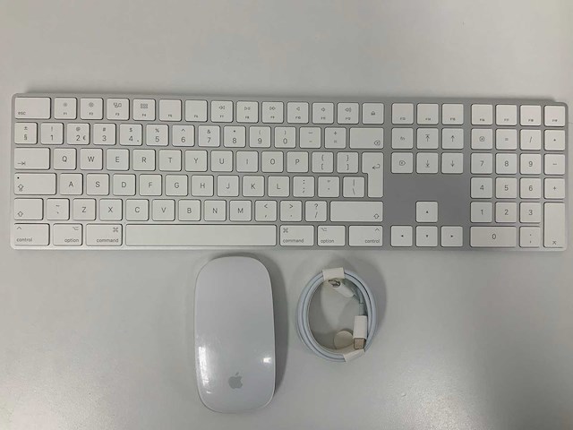 Apple - magic qwerty keyboard with numeric keypad & magic mouse - afbeelding 1 van  2