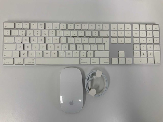 Apple - magic qwerty keyboard with numeric keypad & magic mouse - afbeelding 1 van  2