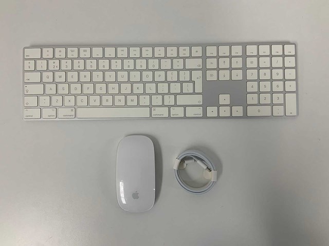 Apple - magic qwerty keyboard with numeric keypad & magic mouse - afbeelding 1 van  2