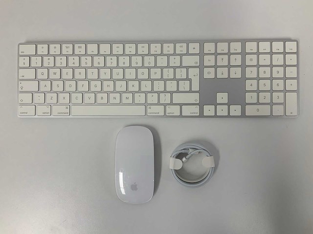 Apple - magic qwerty keyboard with numeric keypad & magic mouse - afbeelding 1 van  2