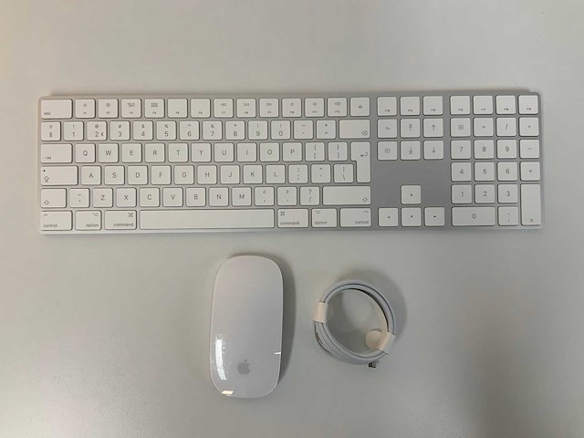 Apple - magic qwerty keyboard with numeric keypad & magic mouse - afbeelding 1 van  2