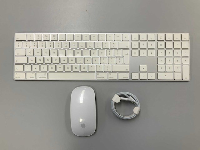 Apple - magic qwerty keyboard with numeric keypad & magic mouse - afbeelding 1 van  2