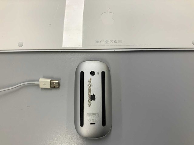 Apple - magic qwerty(italiaans) usb keyboard with numeric keypad & magic mouse - afbeelding 2 van  2