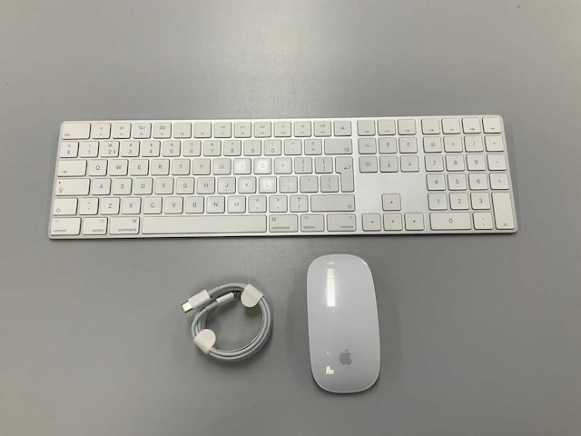 Apple - magic qwerty(nl) keyboard with numeric keypad & magic mouse - afbeelding 1 van  2