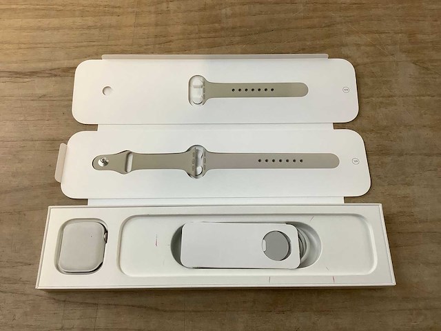 Apple - series 7 - smartwatch gps starlight aluminium - afbeelding 4 van  7