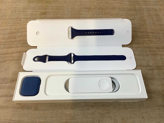 Apple - series 7- smartwatch gps blue aluminium - afbeelding 4 van  7