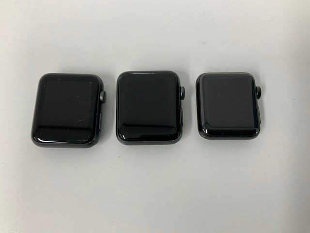Apple - watch series 1 42mm space gray + watch series 2 38mm + watch series 3 42mm space gray (3x) - afbeelding 1 van  2