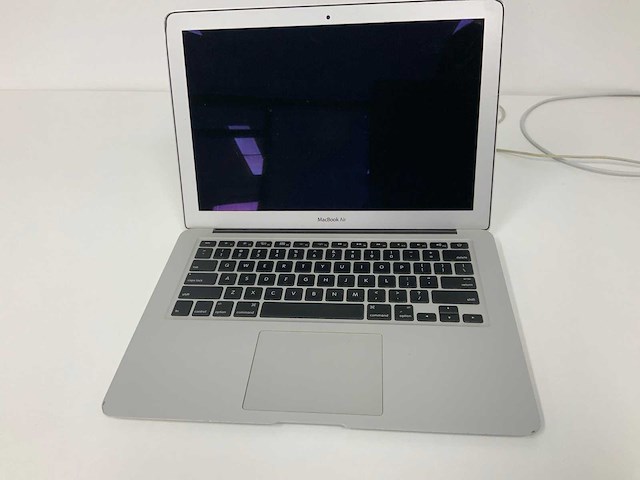 Apple a1369 13-inch macbook air mc965ll/a laptop - afbeelding 1 van  3