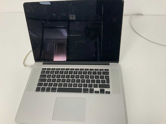 Apple a1398 15-inch macbook pro me294ll/a laptop - afbeelding 1 van  3