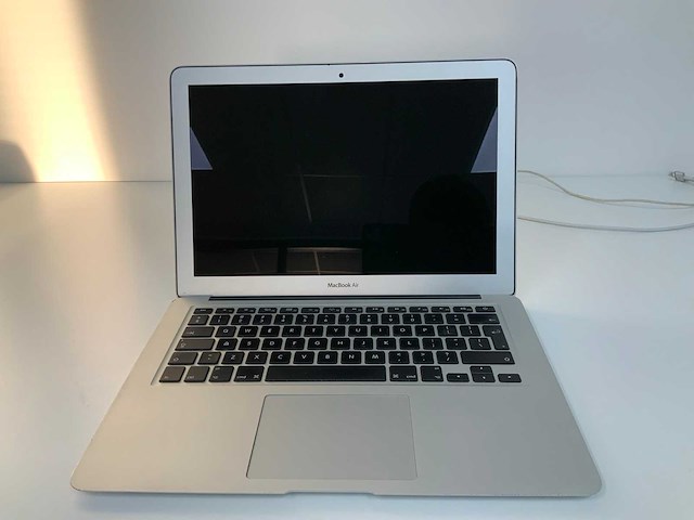 Apple a1466 13-inch macbook air laptop - afbeelding 1 van  3