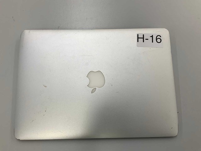 Apple a1466 13-inch macbook air md760ll/a laptop - afbeelding 1 van  1