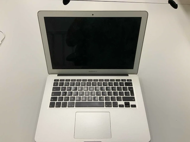 Apple a1466 13-inch macbook air md760ll/a laptop - afbeelding 1 van  3