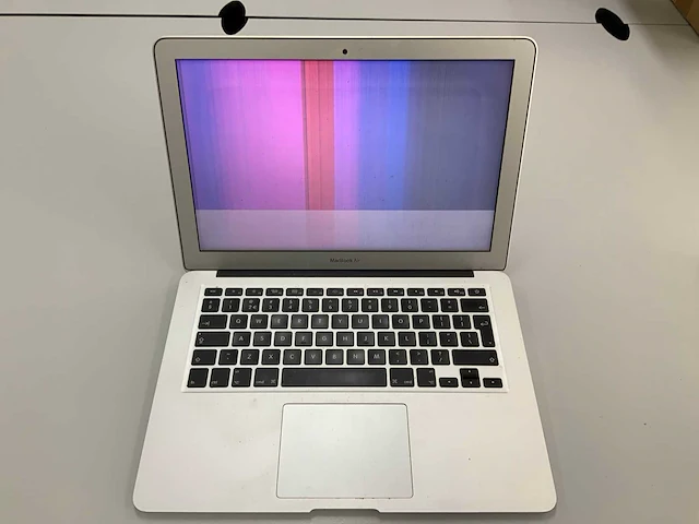 Apple a1466 13-inch macbook air mqd32ll/a laptop - afbeelding 1 van  4