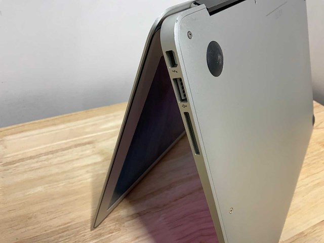 Apple a1466 macbook air (i7) laptop - afbeelding 8 van  8
