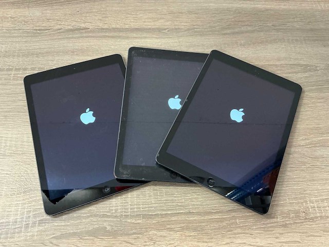 Apple a1474/1475 ipad air tablet (3x) - afbeelding 1 van  9