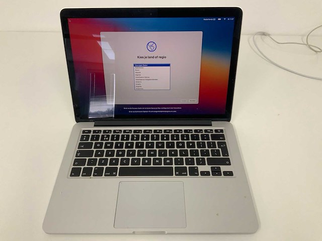 Apple a1502 13-inch macbook pro me864ll/a laptop - afbeelding 1 van  3