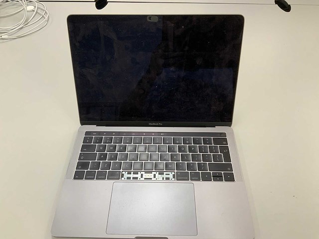 Apple a1706 13-inch macbook pro mpxv2n/a laptop - afbeelding 1 van  3