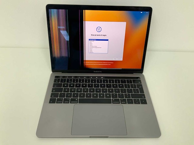 Apple a1706 13-inch macbook pro mpxw2n/a laptop - afbeelding 1 van  3