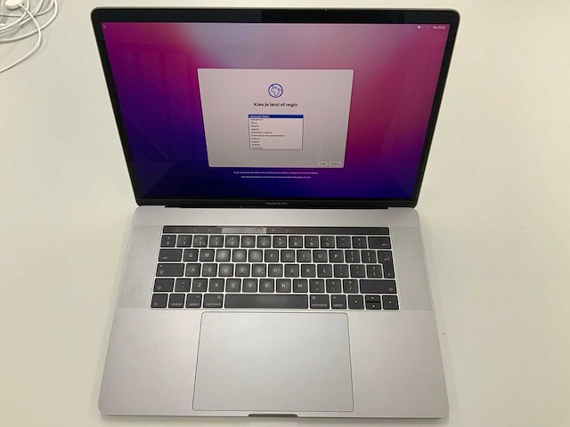 Apple a1707 15-inch macbook pro laptop - afbeelding 1 van  3