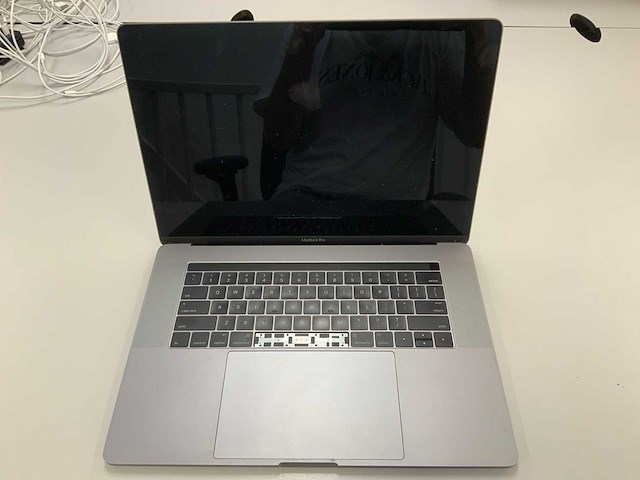 Apple a1707 15-inch macbook pro mlh32n/a laptop - afbeelding 1 van  3