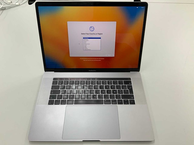 Apple a1707 15-inch macbook pro mptr2n/a laptop - afbeelding 1 van  3
