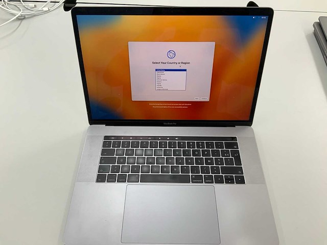 Apple a1707 15-inch macbook pro mptt2n/a laptop - afbeelding 1 van  3