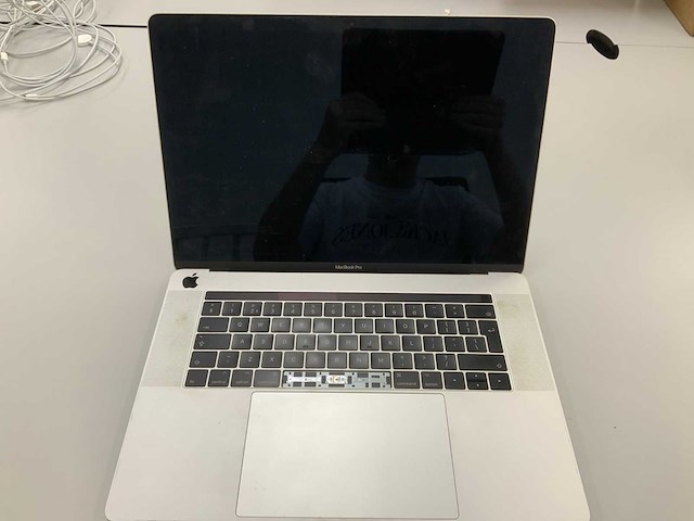 Apple a1707 15-inch macbook pro mptv2n/a laptop - afbeelding 1 van  3