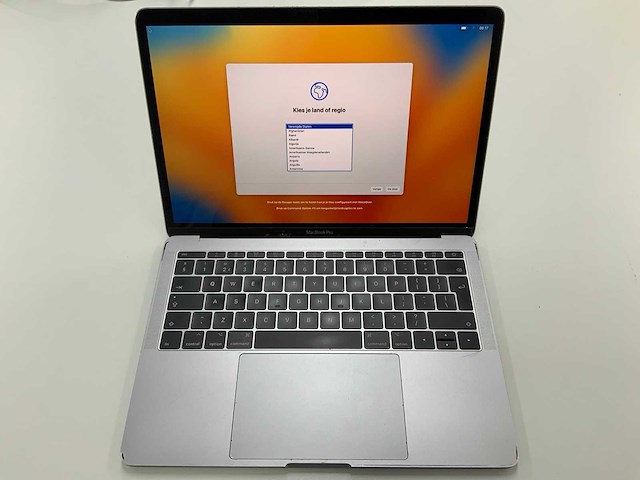 Apple a1708 13-inch macbook pro laptop - afbeelding 1 van  2