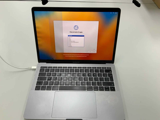 Apple a1708 13-inch macbook pro mpxq2ll/a laptop - afbeelding 1 van  4