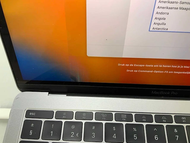 Apple a1708 13-inch macbook pro mpxq2ll/a laptop - afbeelding 2 van  4