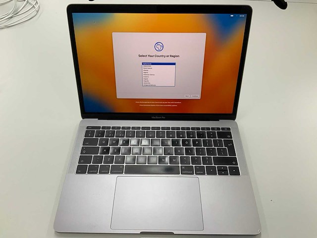 Apple a1708 13-inch macbook pro mpxq2n/a laptop - afbeelding 1 van  4