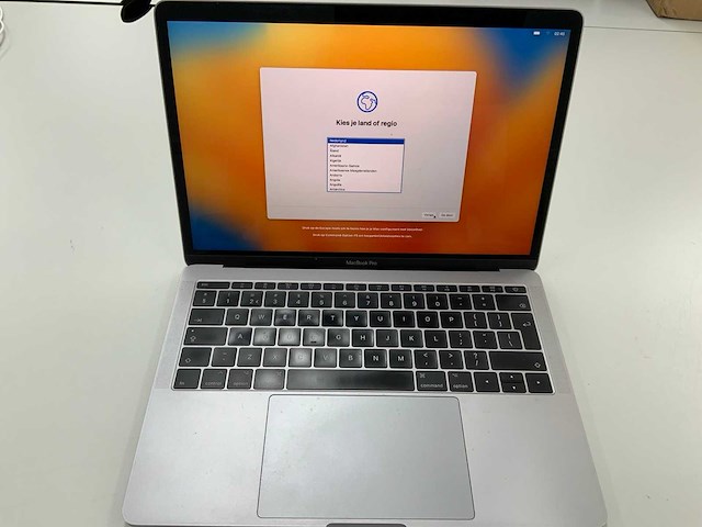 Apple a1708 13-inch macbook pro mpxt2n/a laptop - afbeelding 1 van  3