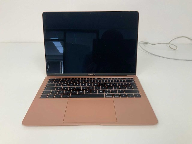 Apple a1932 13-inch macbook air mre82ll/a laptop - afbeelding 1 van  3