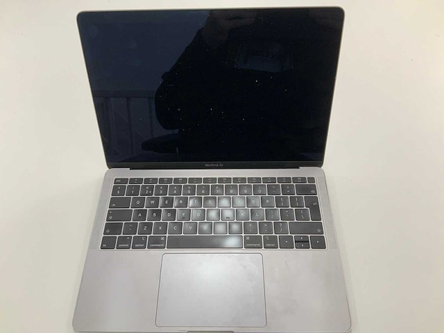 Apple a1932 13-inch macbook air mvfh2n/a laptop - afbeelding 1 van  3