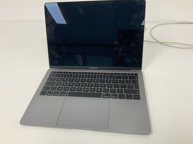 Apple a1932 13-inch macbook air mvfj2n/a laptop fmi - afbeelding 1 van  3