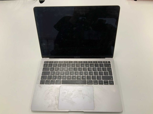Apple a1932 13-inch macbook mre82ll/a laptop - afbeelding 1 van  2