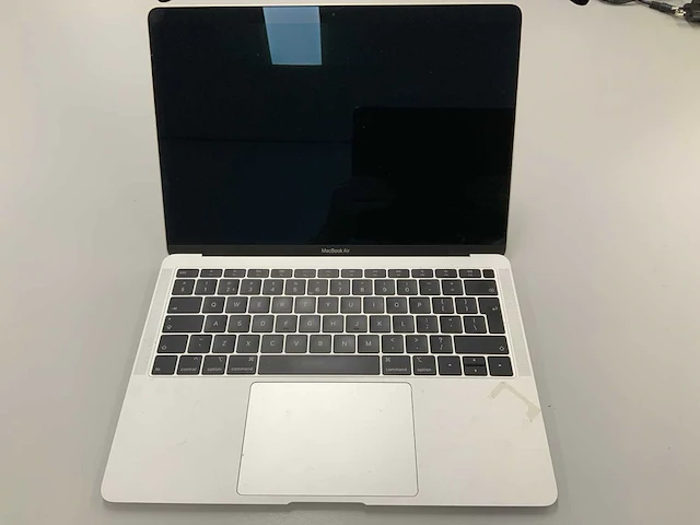 Apple a1932 13-inch macbook pro mre82ll/a laptop - afbeelding 1 van  3