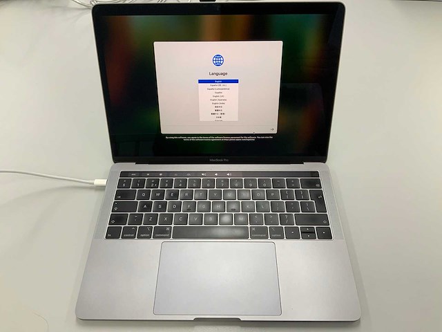 Apple a1989 13-inch macbook pro mr9q2n/a laptop - afbeelding 1 van  3