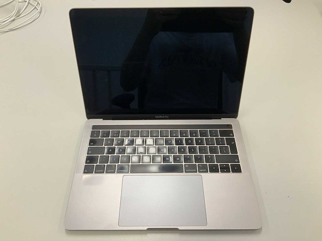 Apple a1989 13-inch macbook pro mr9r2n/a laptop - afbeelding 1 van  3